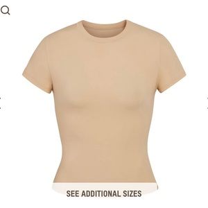 SKIMS Fits Everybody T-Shirt